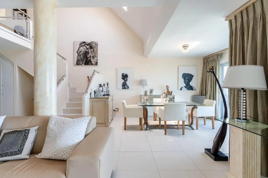 Dolphin Beach Penthouse Apartment